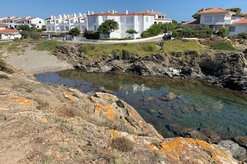 Beachfront Duplex With Terrace And Sea Views - Cadaques Exterior photo
